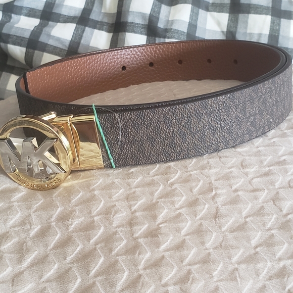 Michael kors ladies reversible belt - Picture 3 of 7